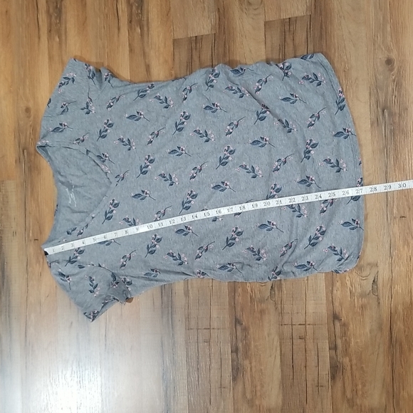 MOTHERHOOD MATERNITY Gray Floral Ruched Side Short-Sleeve Tee Shirt - Picture 5 of 10